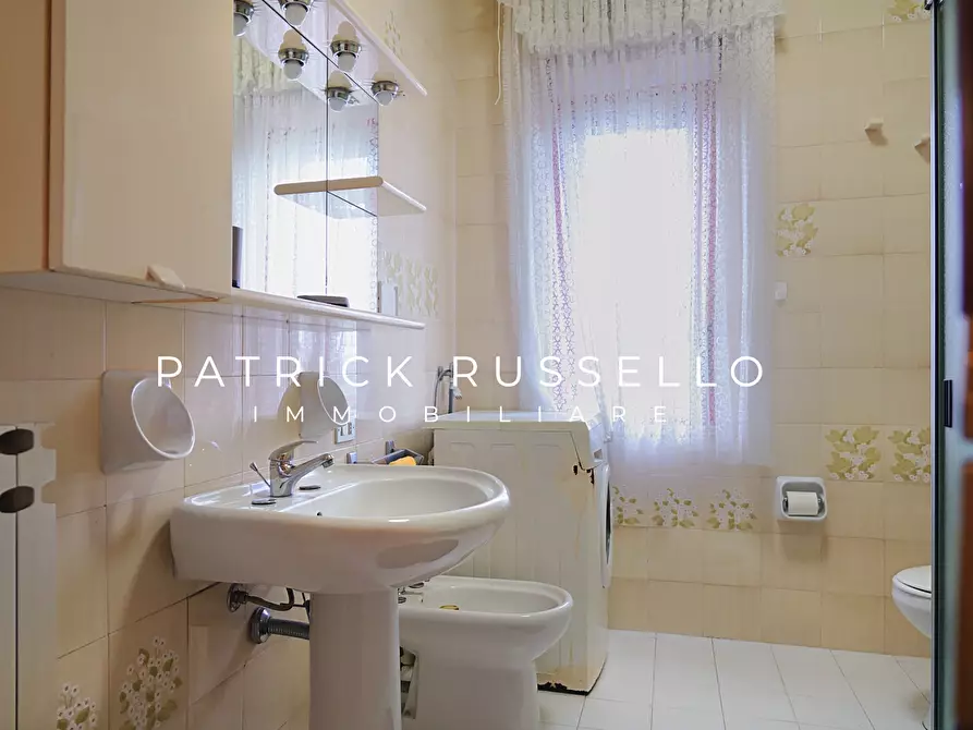 Immagine 12 di Quadrilocale in vendita  in Viale Cortemaggiore 87 a Gela