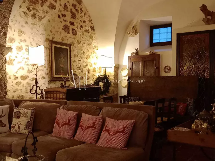 Immagine 4 di Palazzo in vendita  a Arezzo