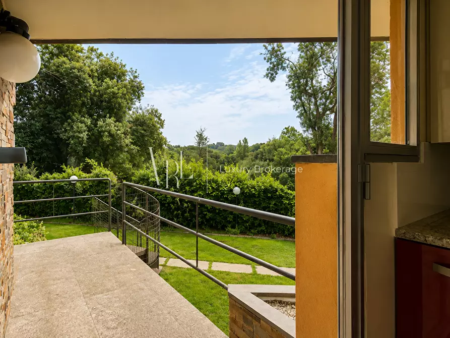 Immagine 21 di Villa in vendita  a Roma