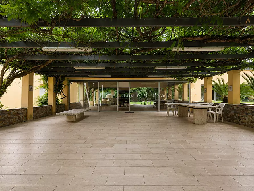 Immagine 7 di Villa in vendita  a Roma