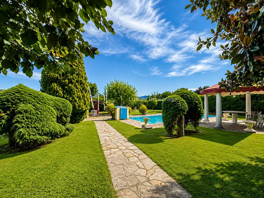 Immagine 2 di Villa in vendita  a Roma