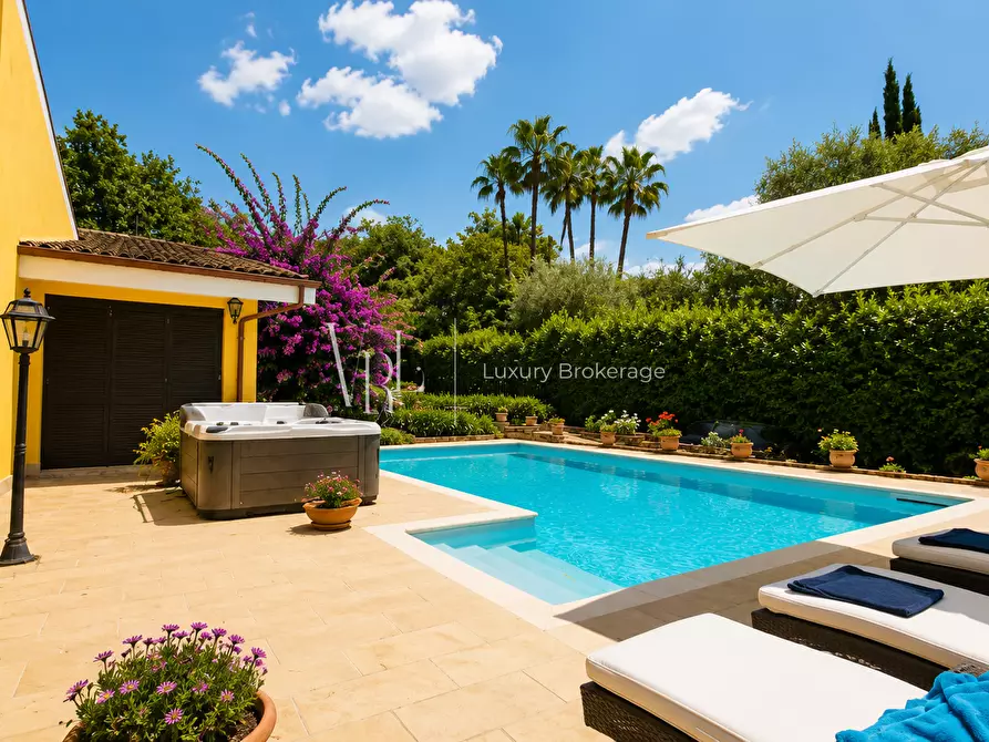 Immagine 2 di Villa in vendita  a Roma
