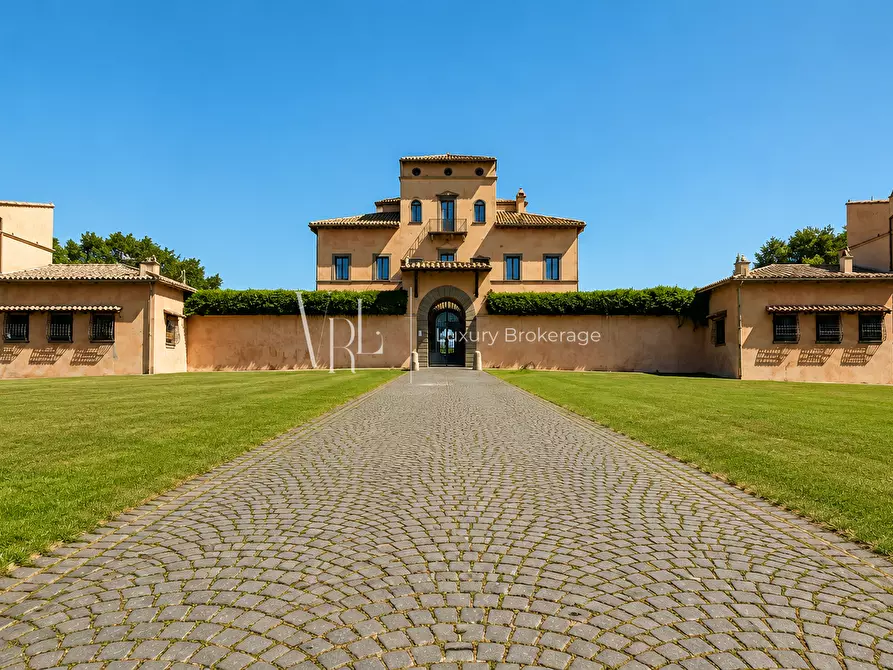 Immagine 4 di Villa in vendita  a Roma