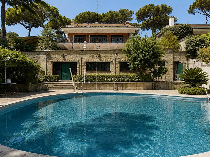Immagine 1 di Villa in vendita  a Roma