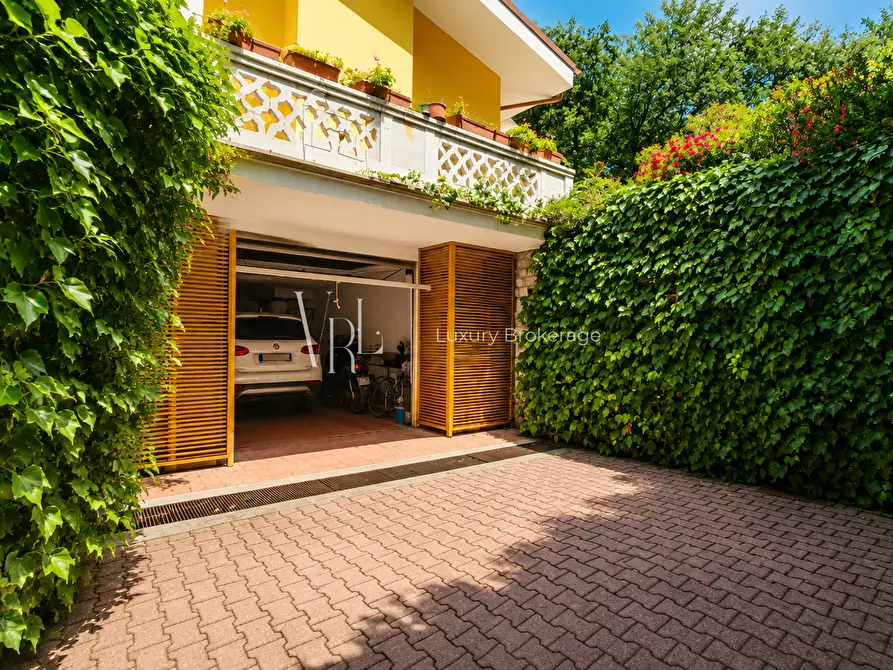 Immagine 34 di Villa in vendita  a Roma