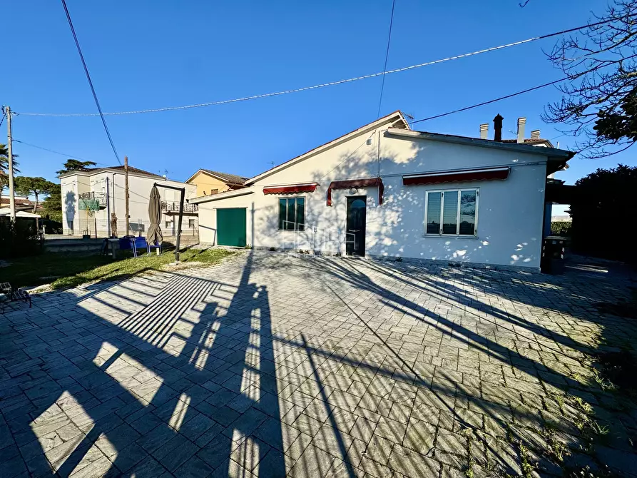 Immagine 20 di Villa in vendita  in Viale dei Mille 160 a Rovigo