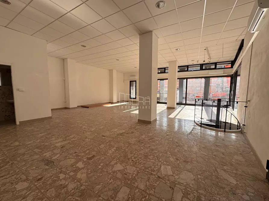 Immagine 1 di Locale commerciale in affitto  a Rovigo
