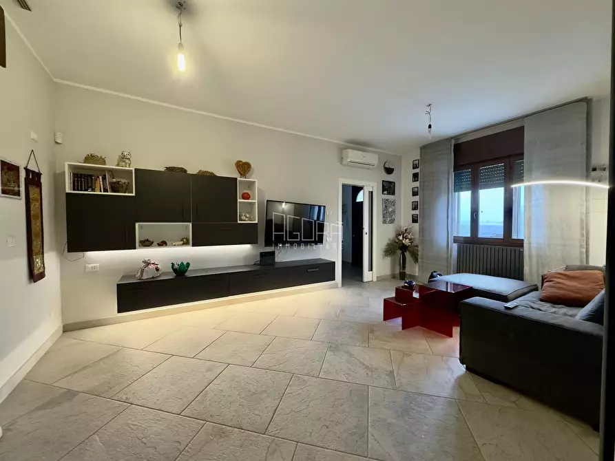 Immagine 2 di Villa in vendita  in Viale dei Mille 160 a Rovigo