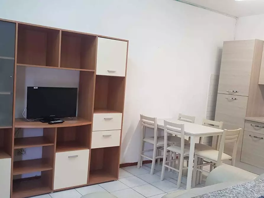 Immagine 1 di Bilocale in affitto  a Viareggio