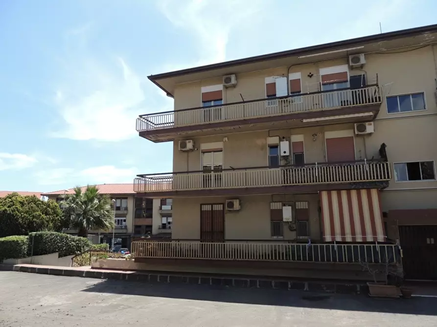 Immagine 38 di Quadrilocale in vendita  in Via Antonio Gramsci 55 a Gravina Di Catania