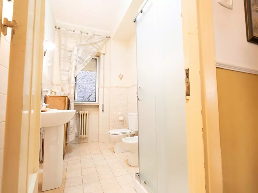 Immagine 21 di Pentalocale in vendita  in Via Caronda 178 a Catania