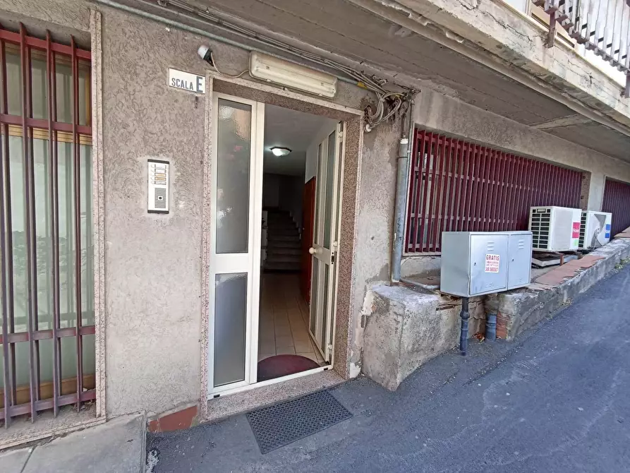 Immagine 35 di Trilocale in vendita  a Aci Castello