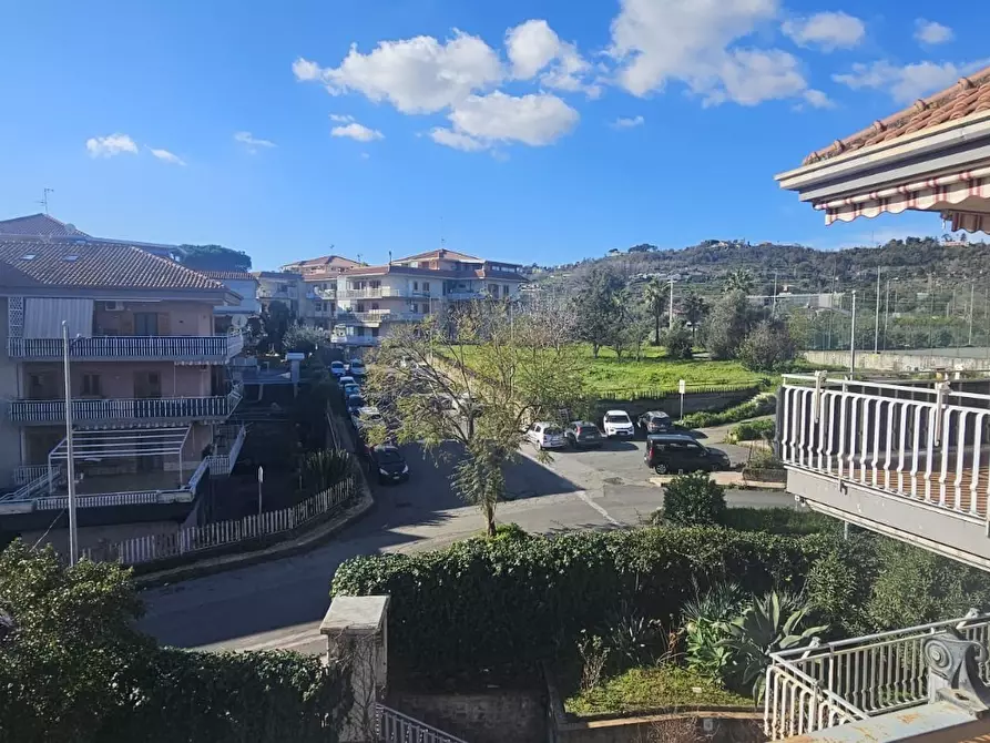 Immagine 15 di Trilocale in vendita  in Via Dafni 5 a Aci Catena