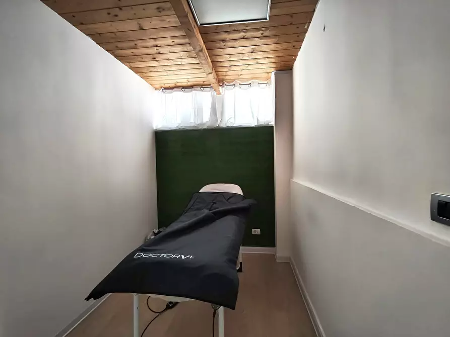 Immagine 8 di Locale commerciale in vendita  in Via Roma 193 a Mascalucia