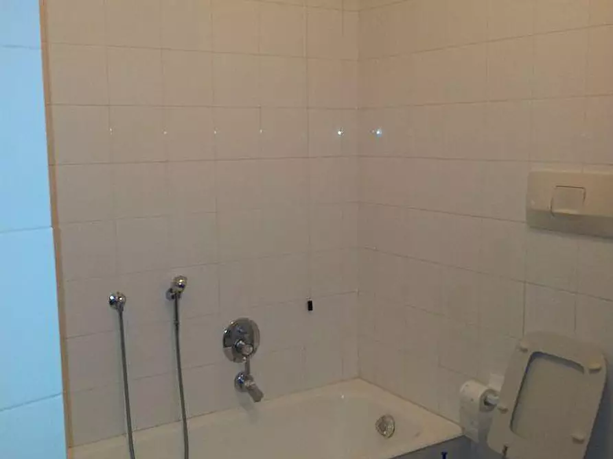 Immagine 18 di Quadrilocale in vendita  in Lungomare Argentina 10 a Bordighera