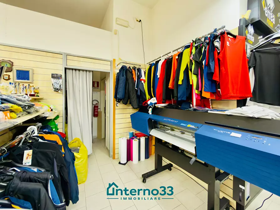 Immagine 8 di Attività commerciale in vendita  a Sarzana