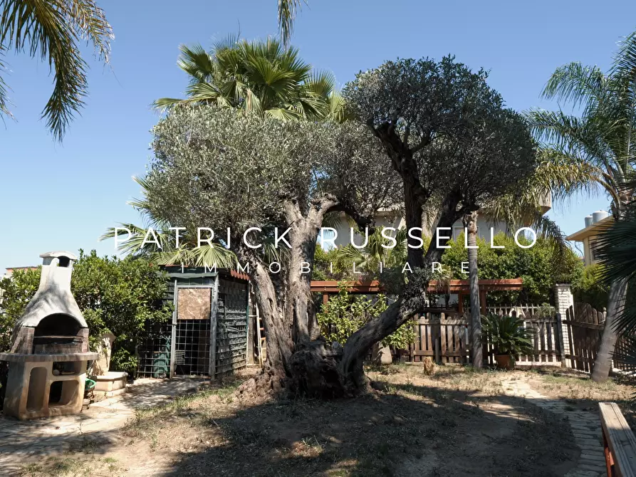 Immagine 32 di Villa in vendita  in Via Butera 207 a Gela
