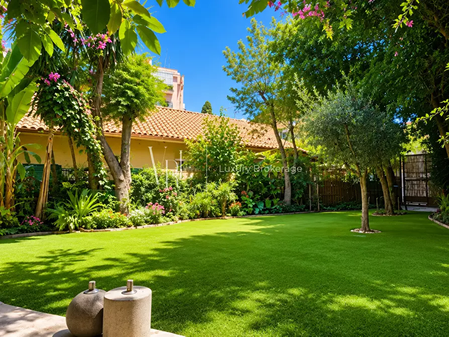 Immagine 3 di Villa in vendita  a Roma