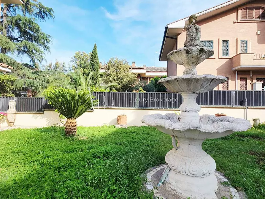 Immagine 5 di Villa in vendita  a Roma