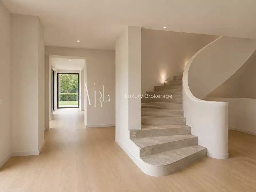 Immagine 8 di Villa in vendita  a Roma