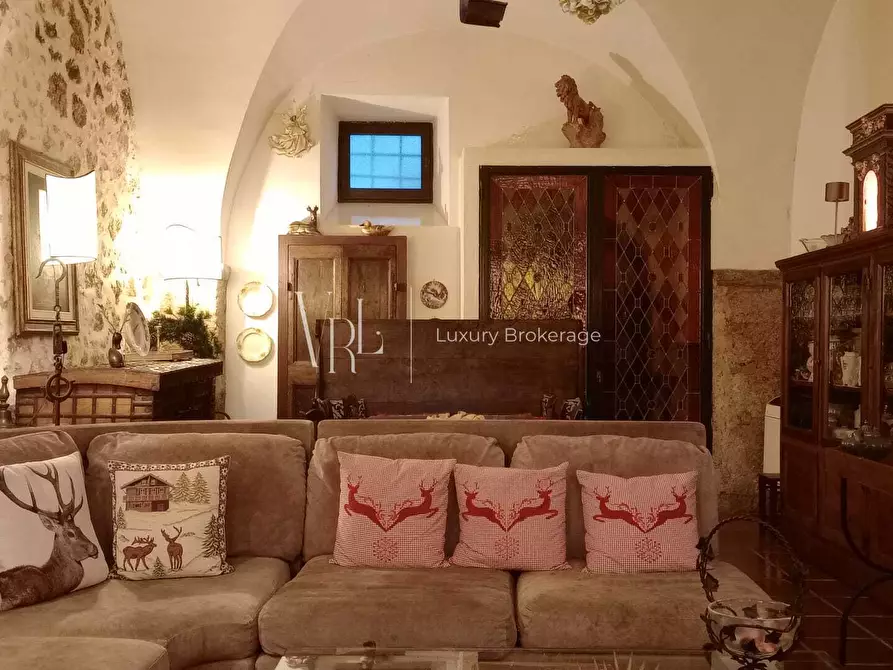 Immagine 7 di Palazzo in vendita  a Arezzo