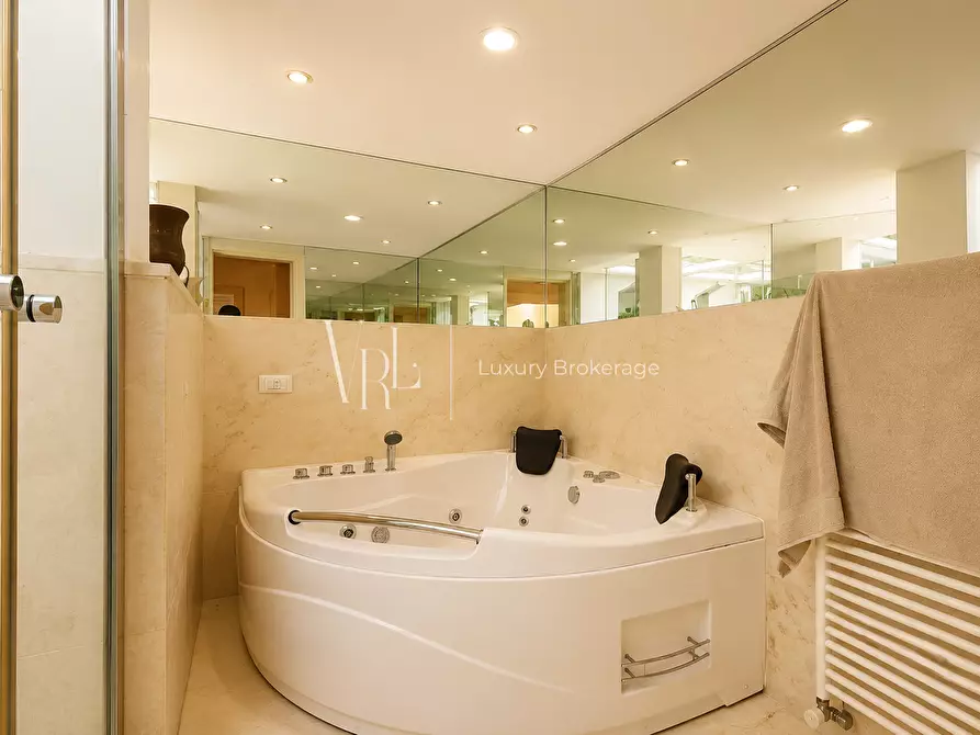 Immagine 24 di Villa in vendita  a Roma