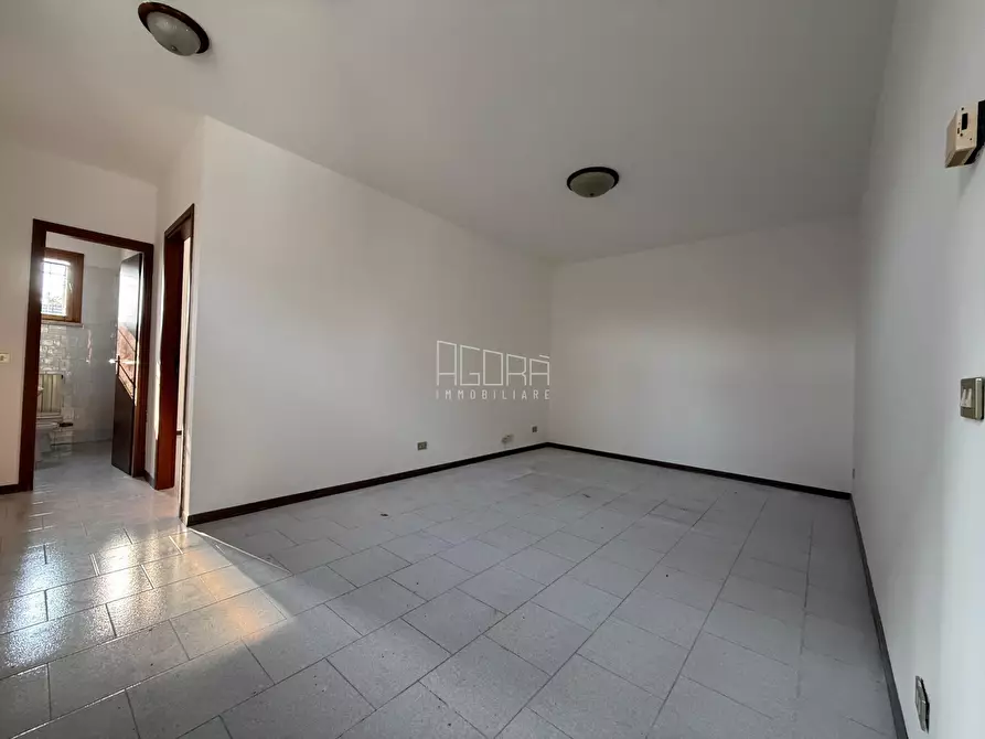 Immagine 7 di Ufficio in vendita  a Lusia