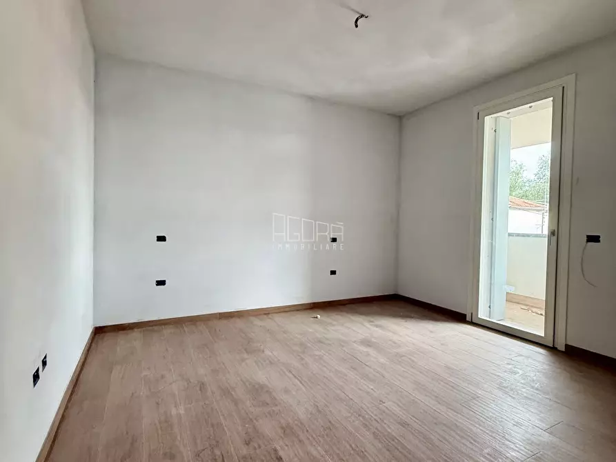 Immagine 5 di Casa trifamiliare in vendita  a Rovigo