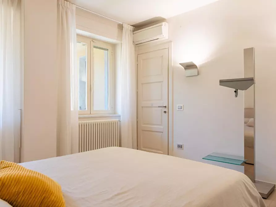 Immagine 11 di Quadrilocale in affitto  a Viareggio
