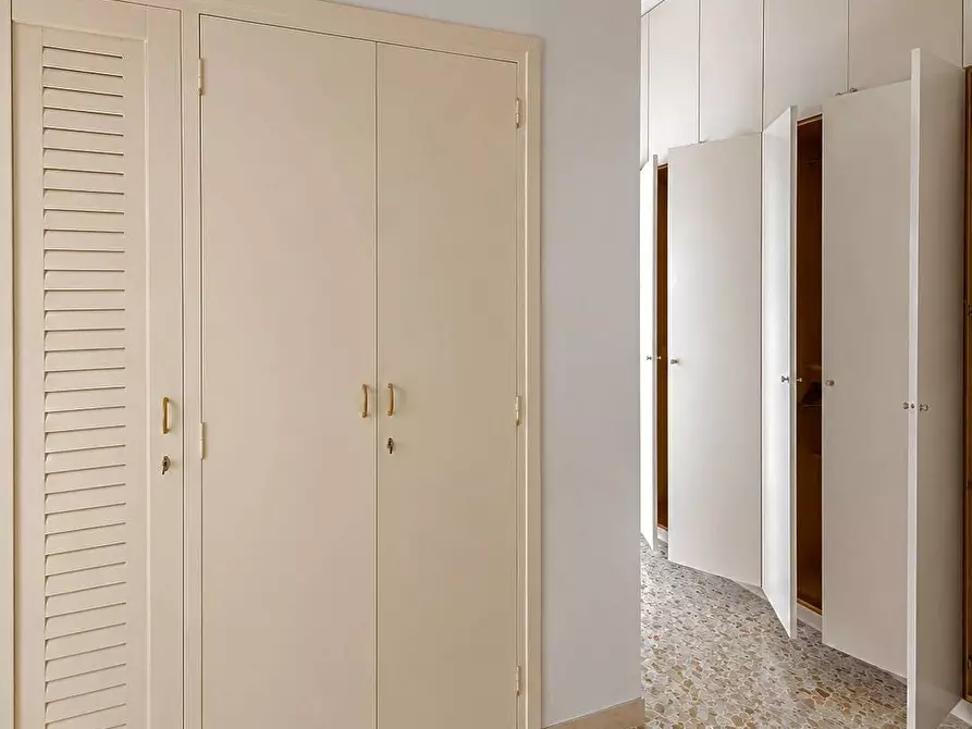 Immagine 13 di Porzione di casa in affitto  a Viareggio