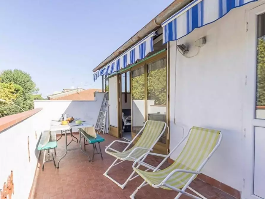 Immagine 1 di Trilocale in affitto  a Viareggio