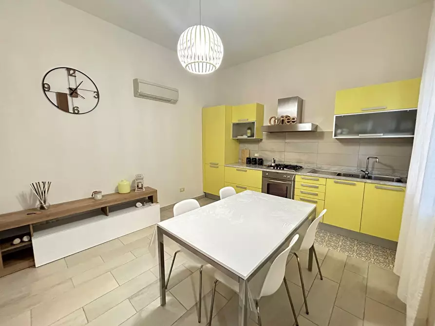 Immagine 1 di Bilocale in affitto  a Viareggio