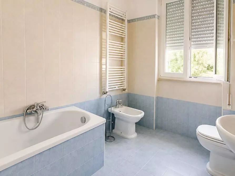 Immagine 8 di Porzione di casa in affitto  a Viareggio