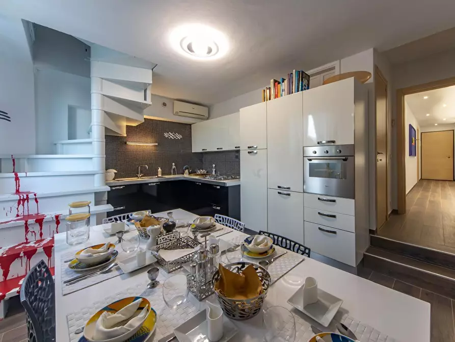 Immagine 1 di Quadrilocale in vendita  a Viareggio