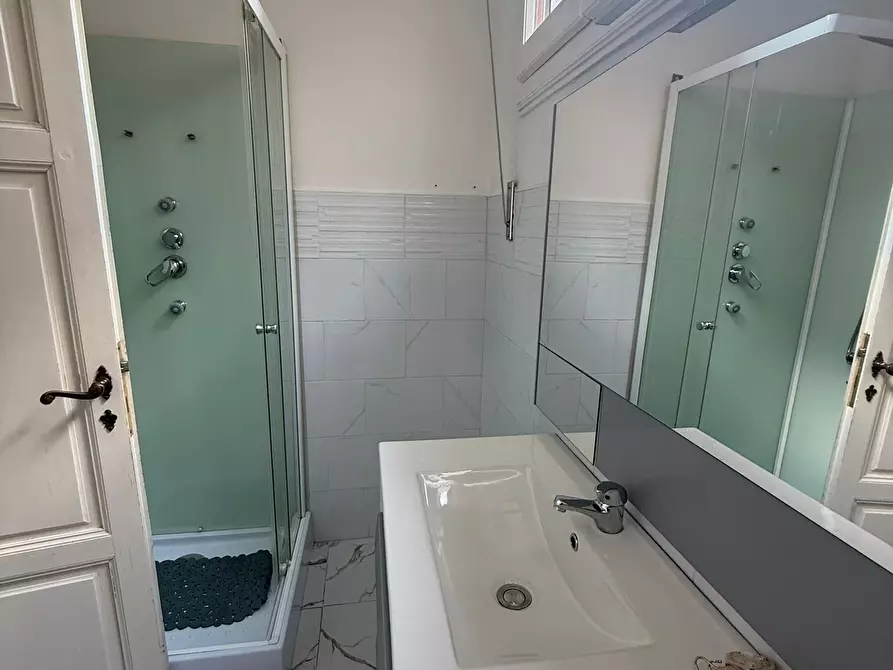 Immagine 11 di Appartamento in affitto  a Viareggio