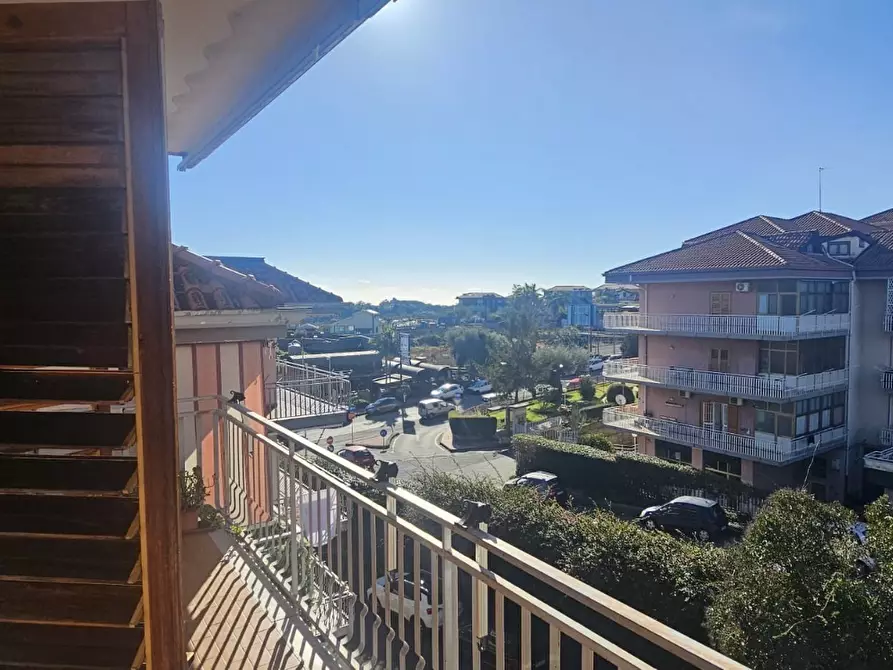 Immagine 12 di Trilocale in vendita  in Via Dafni 5 a Aci Catena