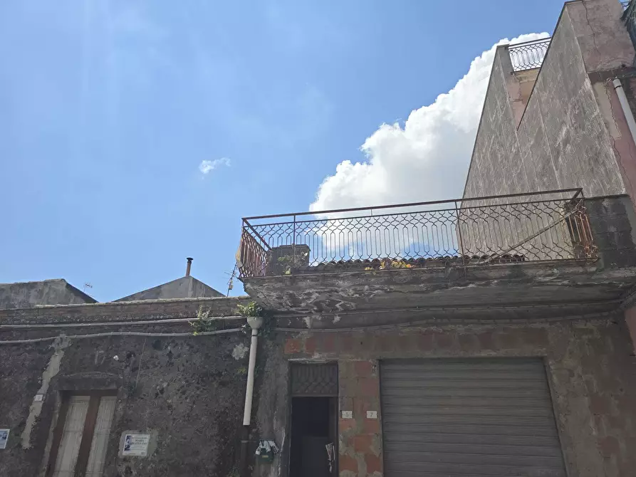 Immagine 12 di Rustico / casale in vendita  in Piazza Sant'Antonio Abate a Camporotondo Etneo