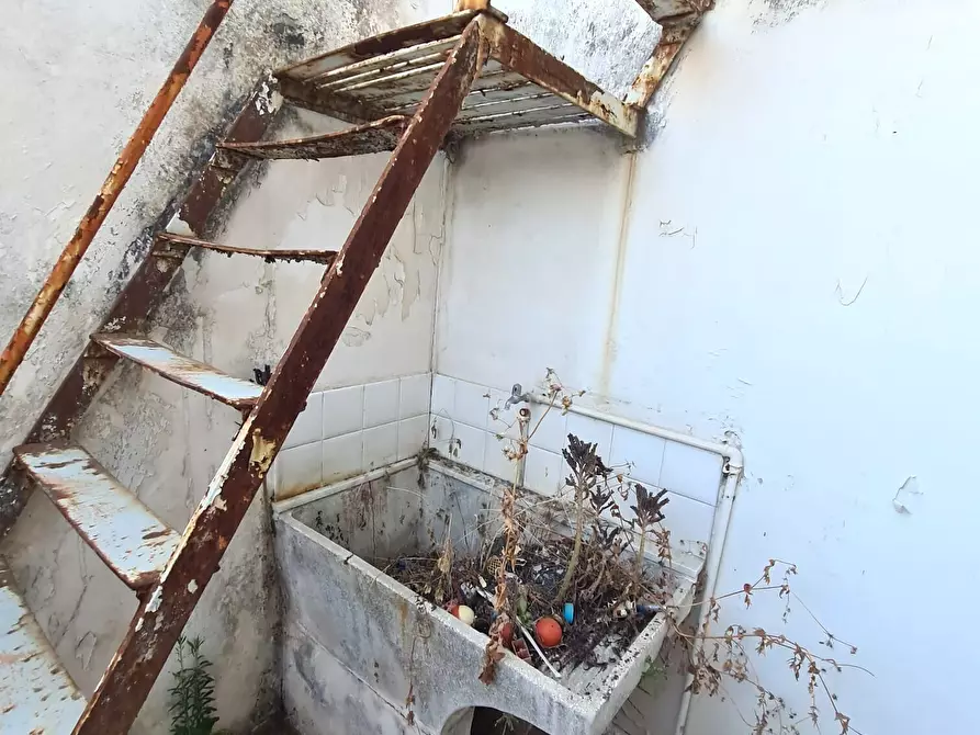 Immagine 13 di Trilocale in vendita  in Via la Farina 22 a Riposto