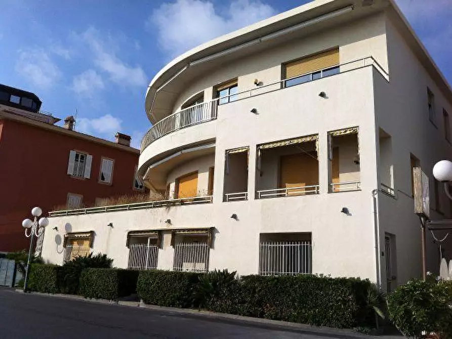 Immagine 1 di Quadrilocale in vendita  in Lungomare Argentina 10 a Bordighera