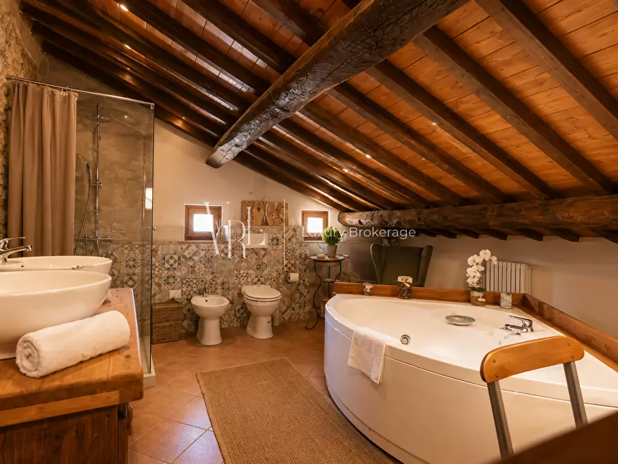 Immagine 21 di Casa indipendente in vendita  a Tivoli