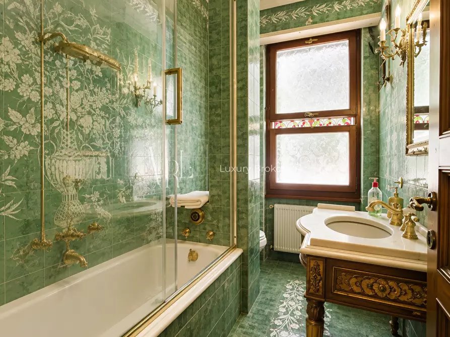 Immagine 22 di Villa in vendita  a Roma