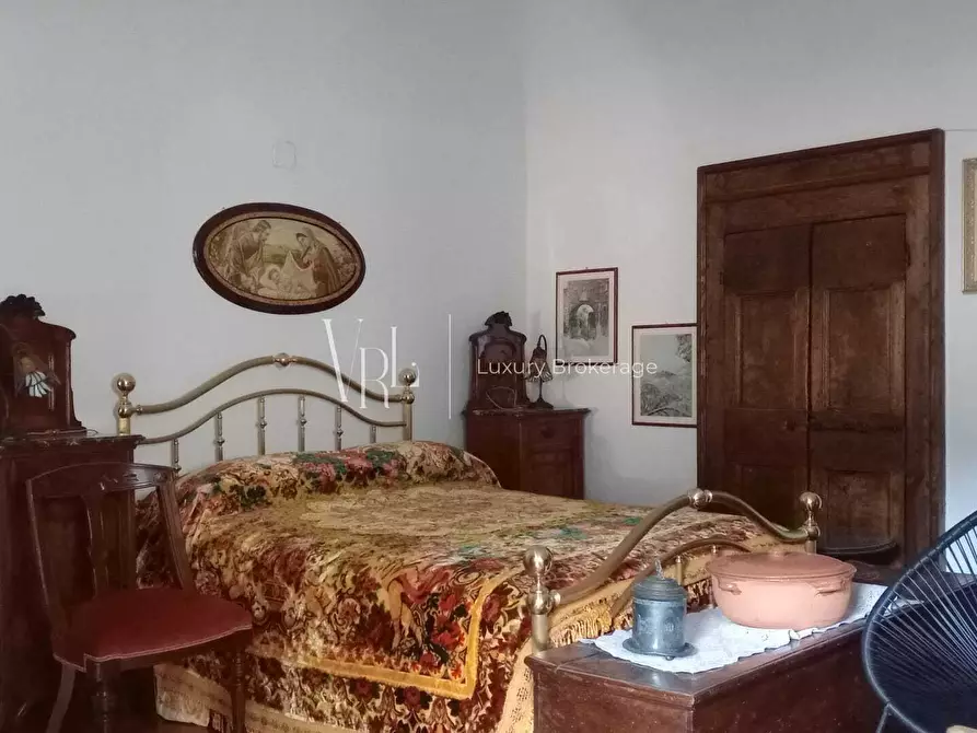 Immagine 35 di Palazzo in vendita  a Arezzo