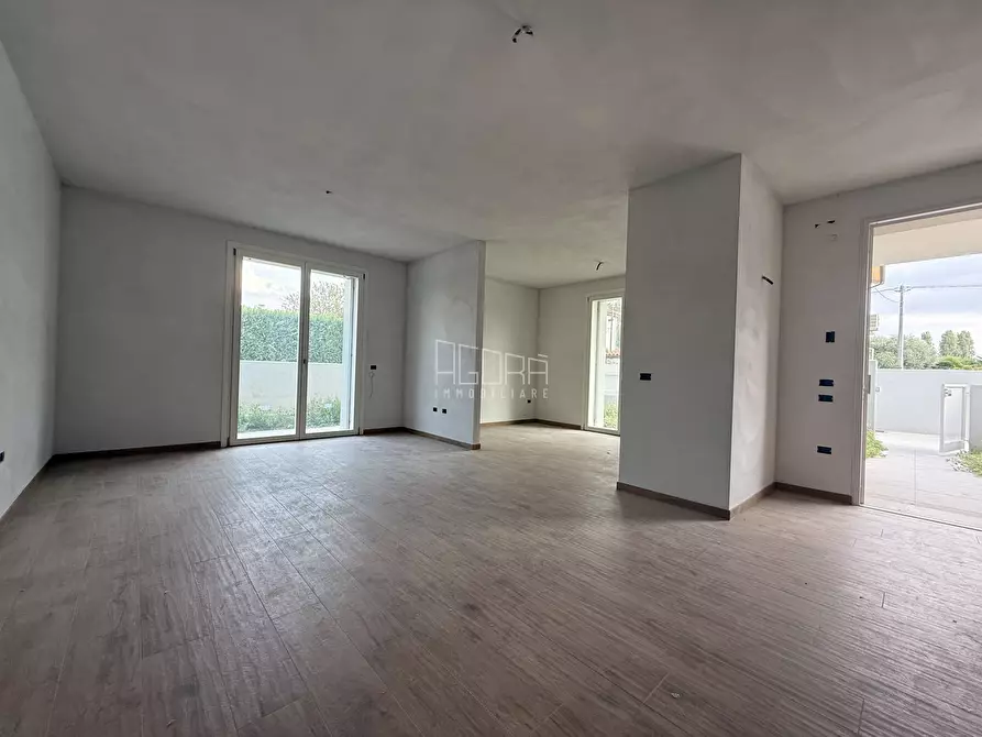 Immagine 2 di Casa trifamiliare in vendita  a Rovigo