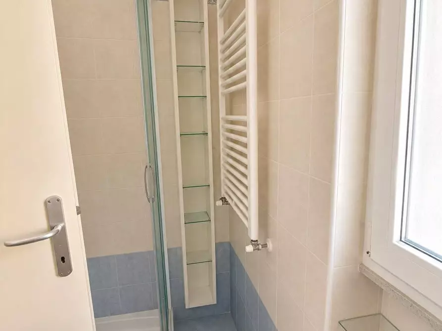 Immagine 11 di Porzione di casa in affitto  a Viareggio