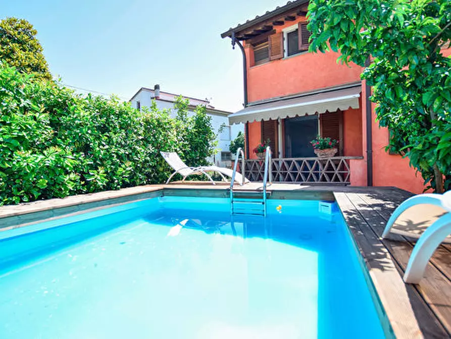 Immagine 1 di Casa indipendente in affitto  a Massarosa