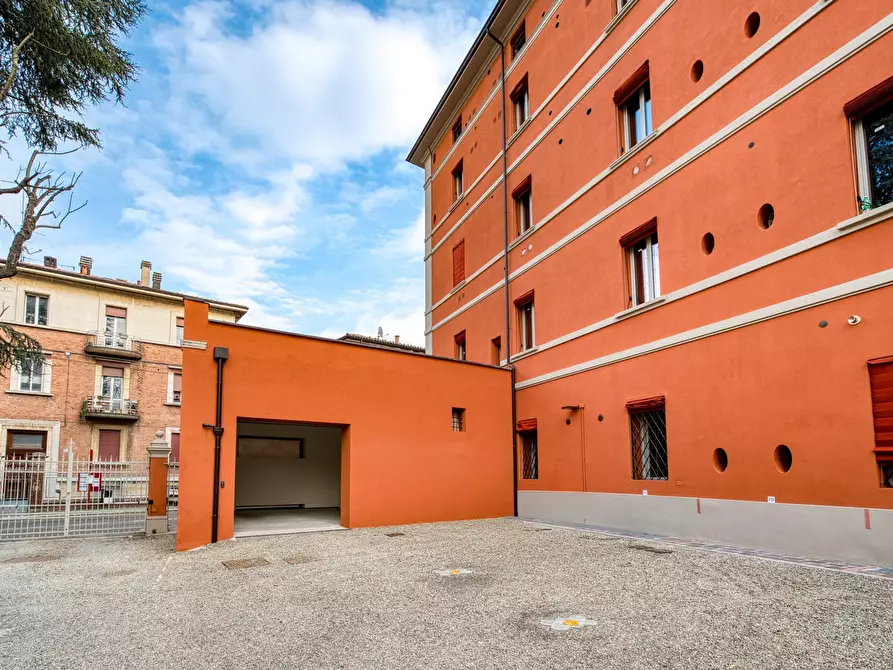 Immagine 5 di Quadrilocale in vendita  in Via Castiglione 91 a Bologna