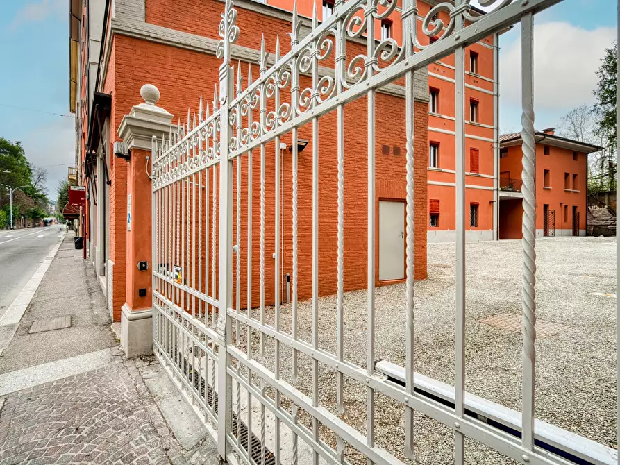 Immagine 13 di Quadrilocale in vendita  in Via Castiglione 91 a Bologna