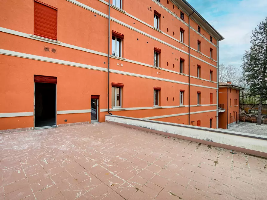Immagine 11 di Quadrilocale in vendita  in Via Castiglione 91 a Bologna