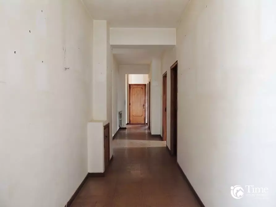 Immagine 34 di Pentalocale in vendita  in Via delle Azalee 13 a Misterbianco