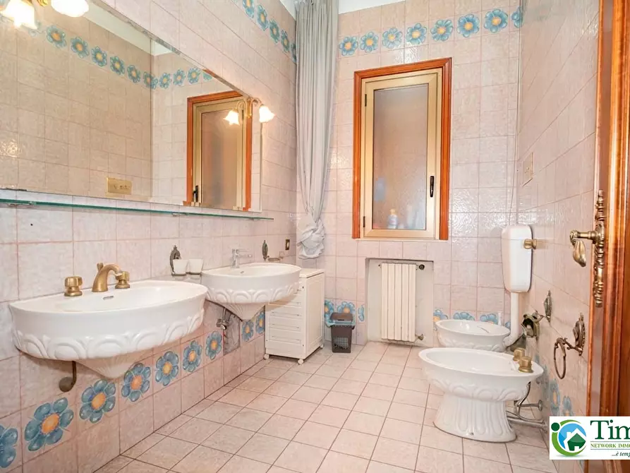 Immagine 20 di Villa in vendita  in Via Roma 29 a Sant'agata Li Battiati